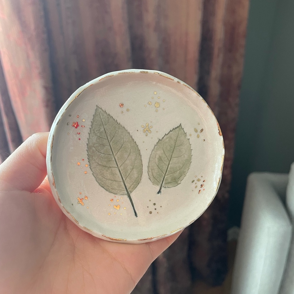 Porcelain jewelry dish